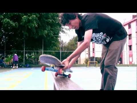 Como lo Hago -- Frontside Feeble con Yasser Calderón